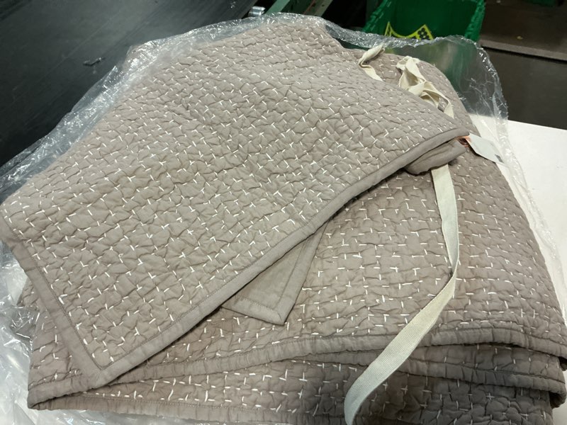 Condition photo showing Good Condition for organic cotton hand stitched quilt set, full/queen, stone