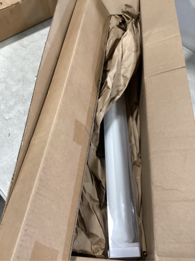 Assorted blinds and rroler shades 