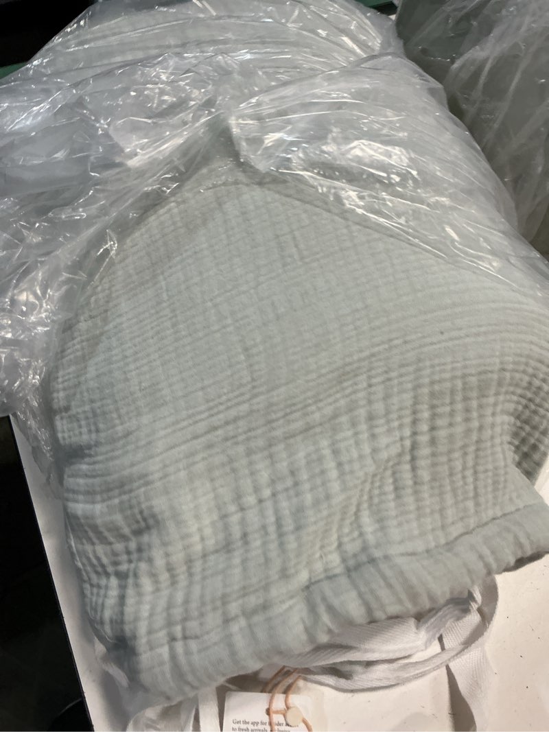 Condition photo showing As Is for organic airy gauze toddler quilt, one size, mist