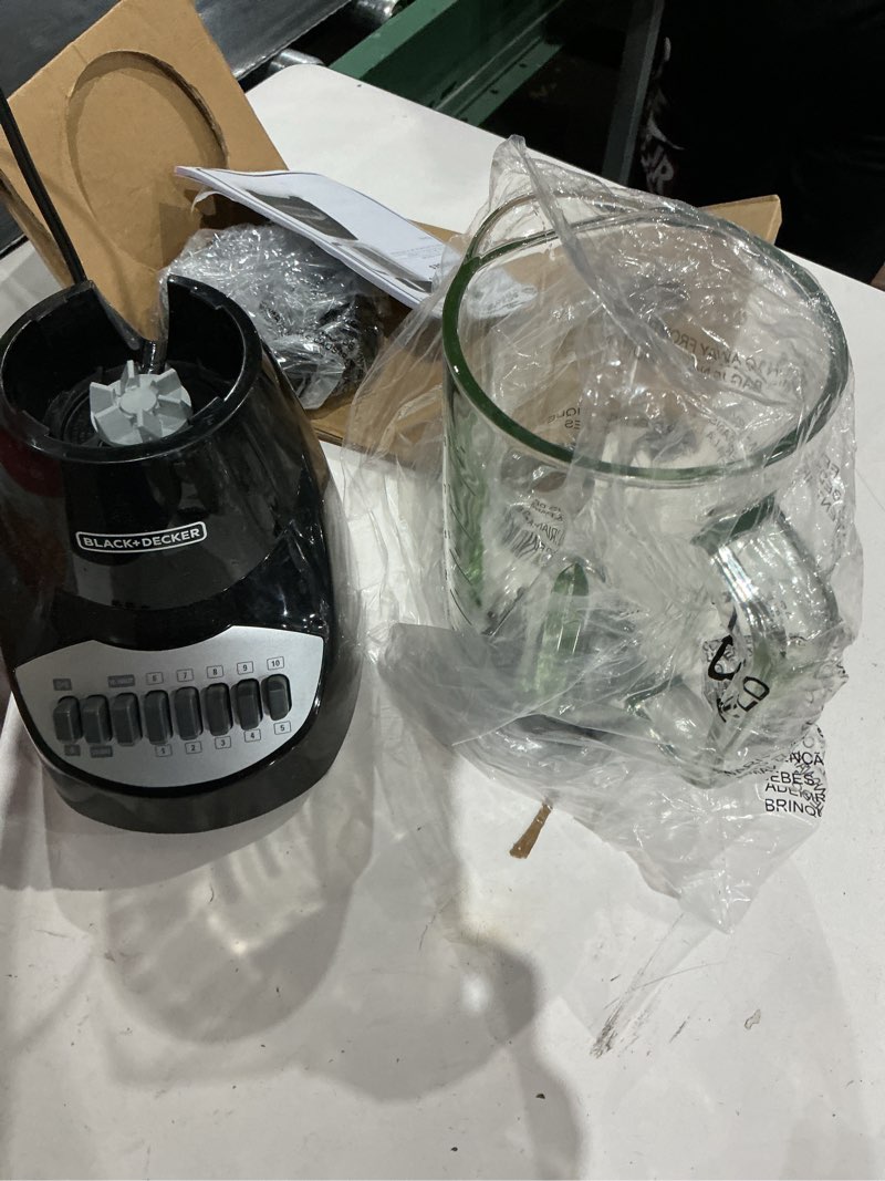 Condition photo showing Good Condition for black+decker countertop blender with 6-cup glass jar, 10-speed settings, black, bl2010bg