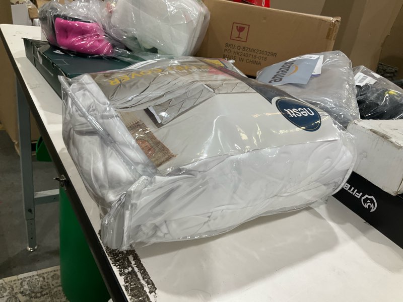 Condition photo showing Good Condition for Nestl Cream Duvet Cover Queen Size - Soft Double Brushed Duvet Set with Button Closure & Corner Ties, 3 Piece Luxurious Pinch Pleated Duvet Cover Set 90x90 Inches with 2 Pillow Shams Queen 02 - Cream