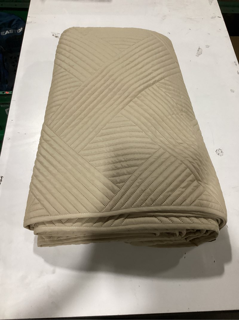 Condition photo showing Good Condition for battilo home knit chenille throw blanket for couch, cozy beige throw blankets for home decor,lightweight soft throw for bed,sofa,chair 51"x67" beige 51"x67"