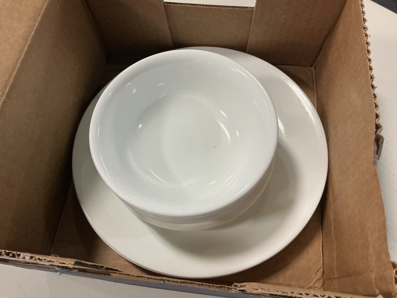 Condition photo showing Good Condition for corelle®- winter frost white, round 12-piece dinnerware set