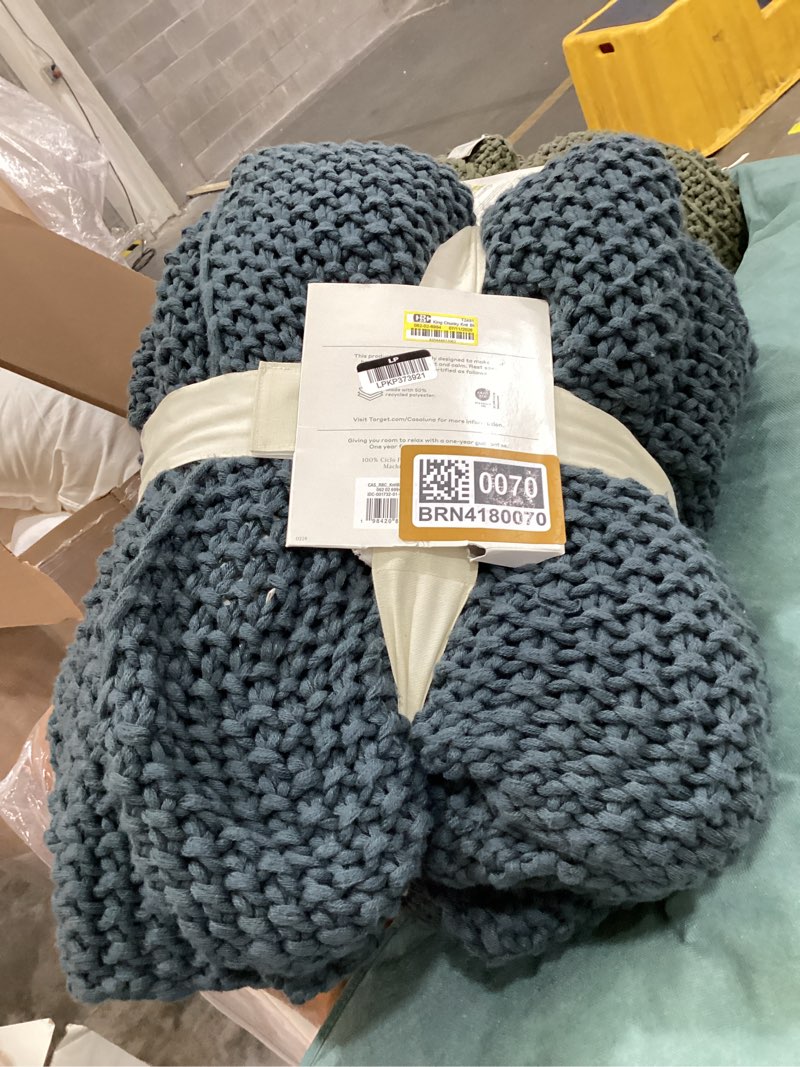 Condition photo showing As Is for king chunky knit blanket dark blue - casaluna™