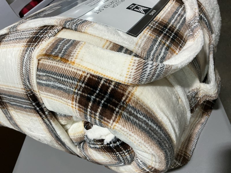 Condition photo showing New/Like New for member's mark 3-piece printed plush comforter set king