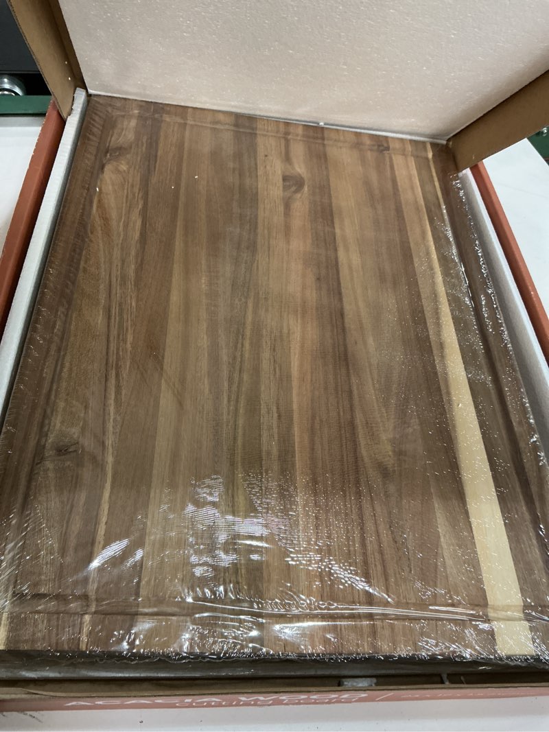 Condition photo showing New/Like New for Saffron & Sage Extra Large Wood Cutting Board - Thick 23 x 17 x 1.5 Inch Acacia Wooden Cutting Boards for Kitchen use with Deep Juice Groove, Reversible Chopping Board Doubles as a Charcuterie Board 23"L x 17"W