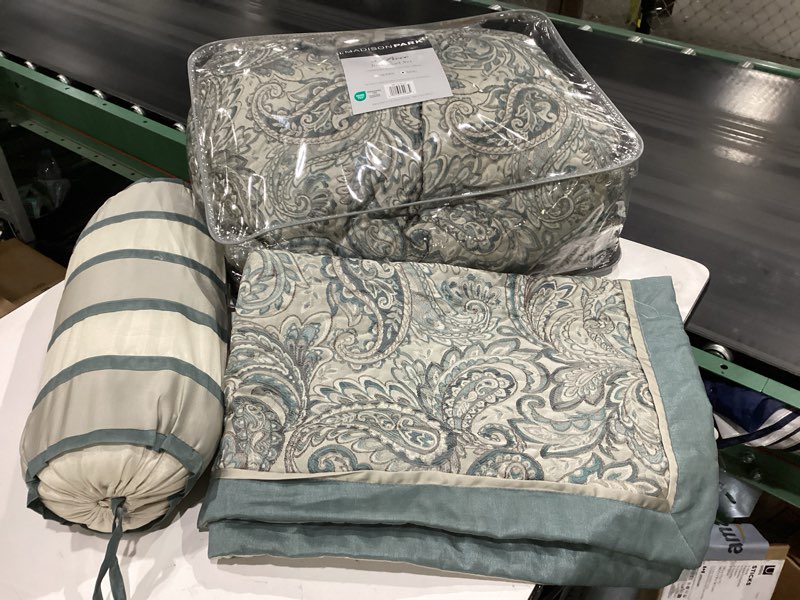 Condition photo showing New/Like New for madison park aubrey reversible quilted bedspread set, solid reverse summer breathable, lightweight all season bedding layer, matching shams, bedspread king(120"x118") teal 5 piece oversized king teal