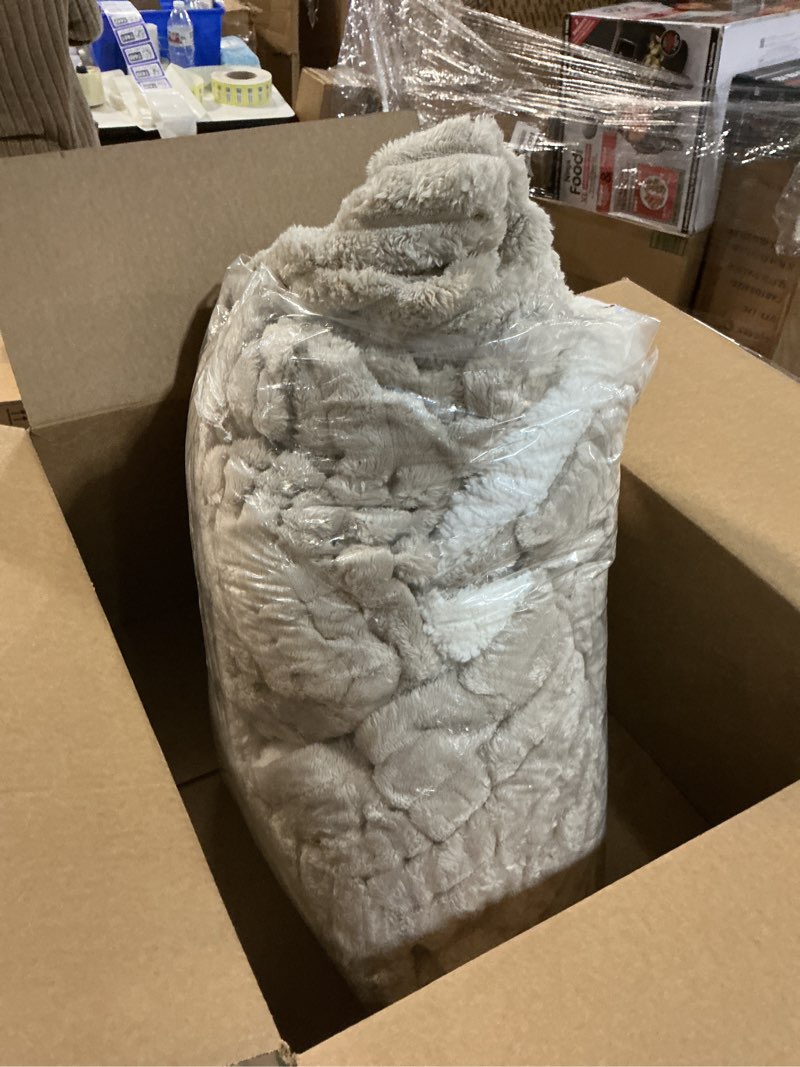Condition photo showing Good Condition for The Malibu Blanket - LuxeComfort Faux Fur Bubble Blanket 60"x70" Shoreline Beige - Luxuriously Soft, Elegant, Reversible Design, Home Décor, Picnics (Shoreline Beige, Oversized Throw 60x70) Oversized Throw 60x70 Shoreline Beige