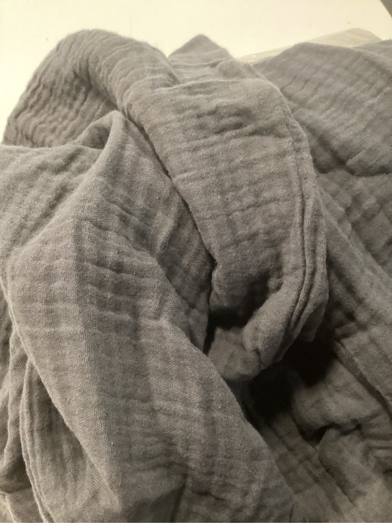 Condition photo showing Good Condition for quince king sham set charcoal