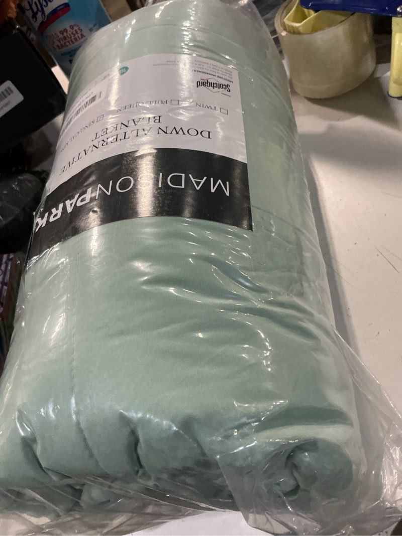 Condition photo showing Good Condition for madison park windom down alternative blanket, premium 3m scotchgard moisture wicking treatment, lightweight and soft bed cover for all season, satin trim, seafoam king