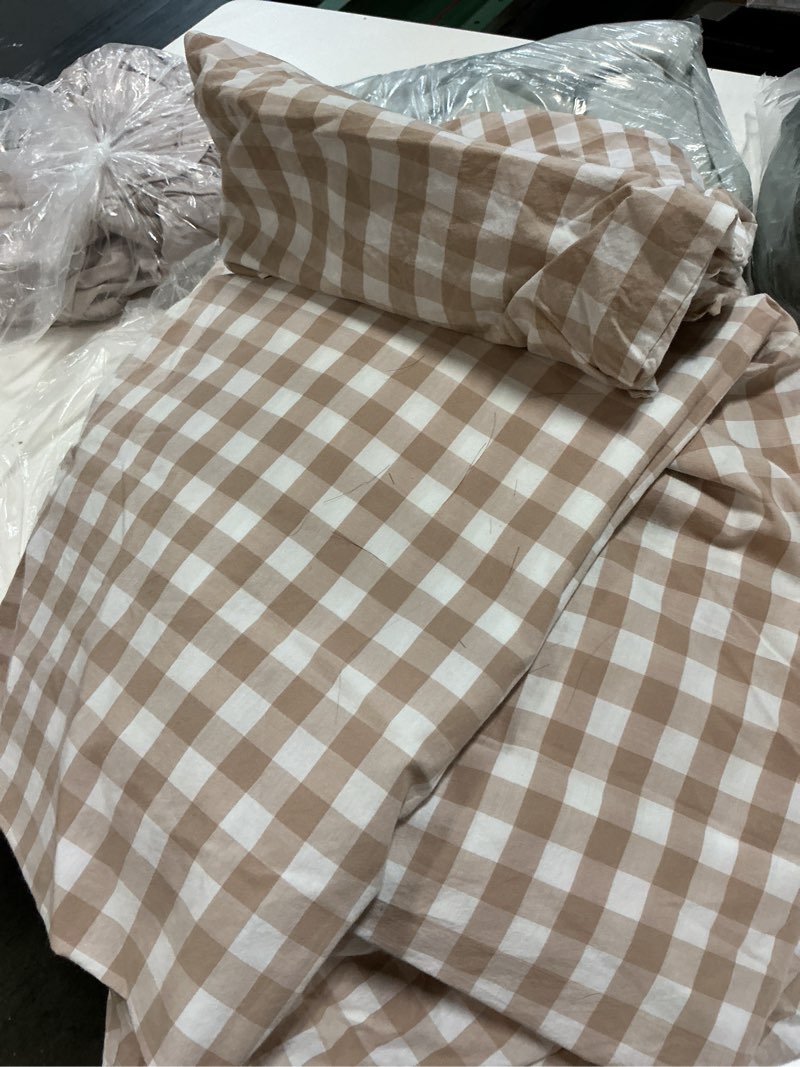 Condition photo showing As Is for organic crisp percale gingham fitted sheet set, queen, cafe