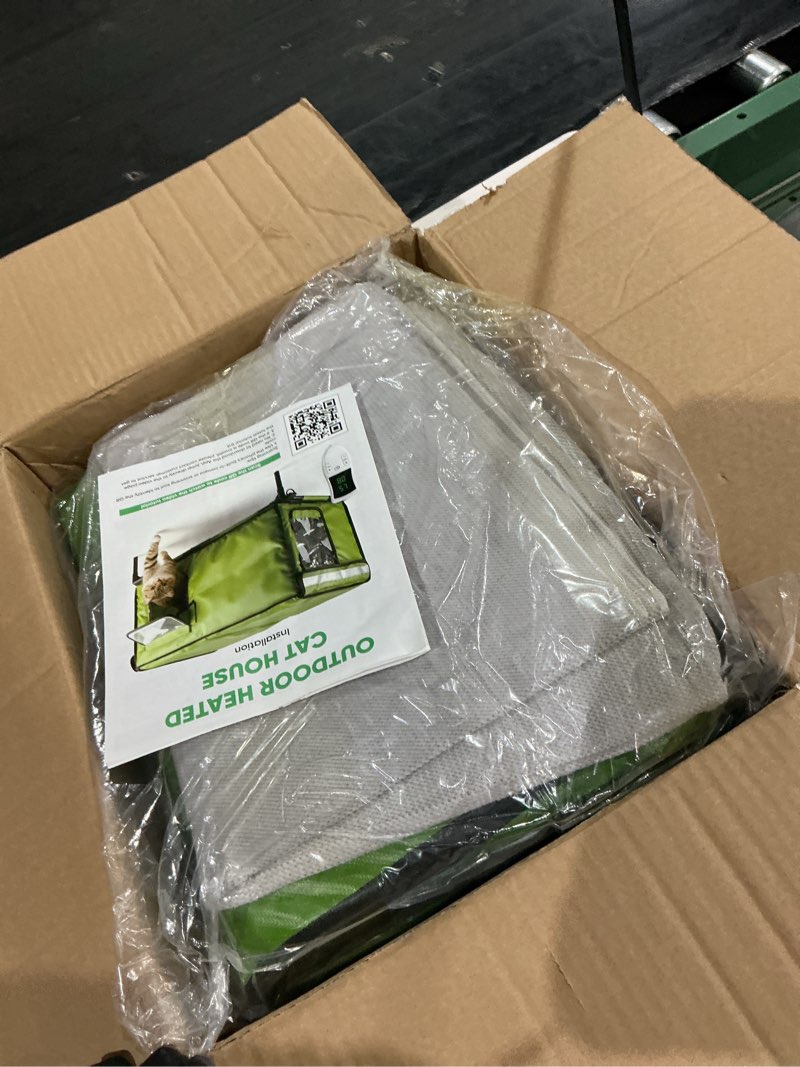 Condition photo showing Good Condition for heated cat house for outside use 900d oxford cloth, outside cat house weatherproof with remote control heated pad, insulated cat houses with removable feet to isolate moisture, against extreme weather