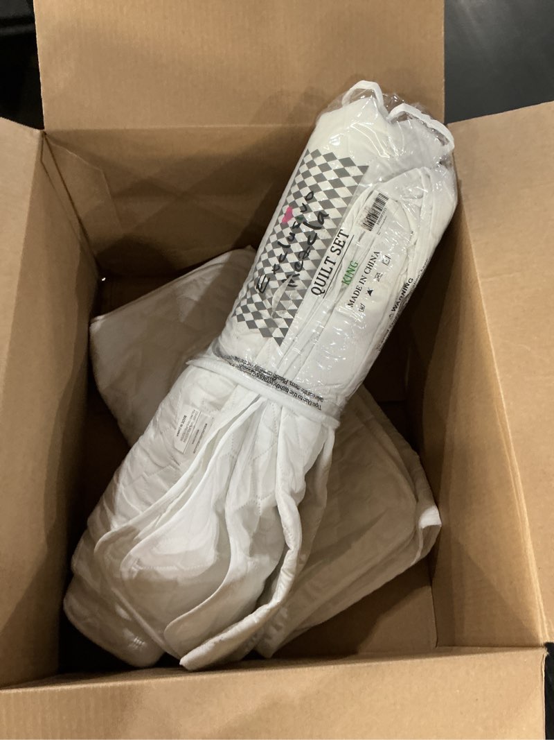 Condition photo showing As Is for Exclusivo Mezcla King Size Quilt Set with Modern Striped Pattern, 3 Pieces Summer Lightweight White Quilts Bedding Set, Soft Bedspreads Coverlets for All Seasons White King (104"x96")