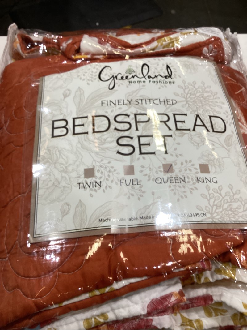 Condition photo showing Good Condition for Greenland Home Barefoot Bungalow Topanga Quilted Bedspread Set, 3-Piece Jumbo Queen, Multi Jumbo Queen (3 Piece) Multicolor