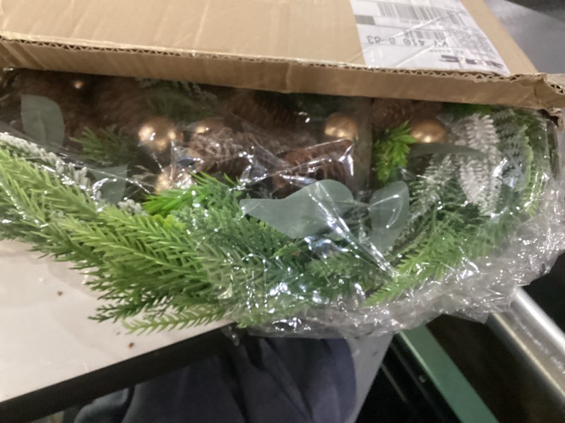 Wreath with pine cone