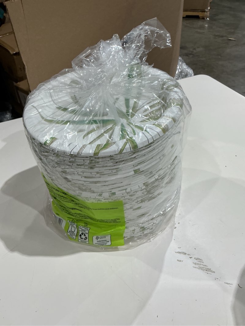 Condition photo showing Good Condition for amazon basics everyday paper plates, 8.62 inch, disposable, 200 count, packaging may vary