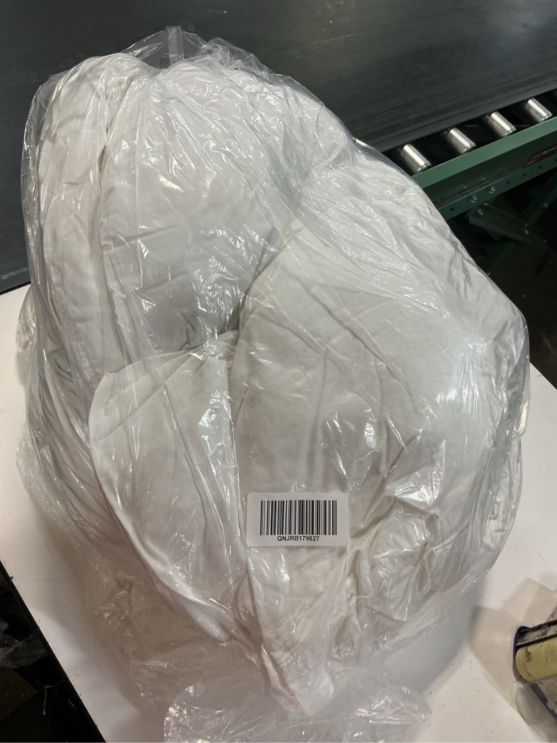 Condition photo showing Good Condition for premium down alternative duvet insert, king/cal king, white