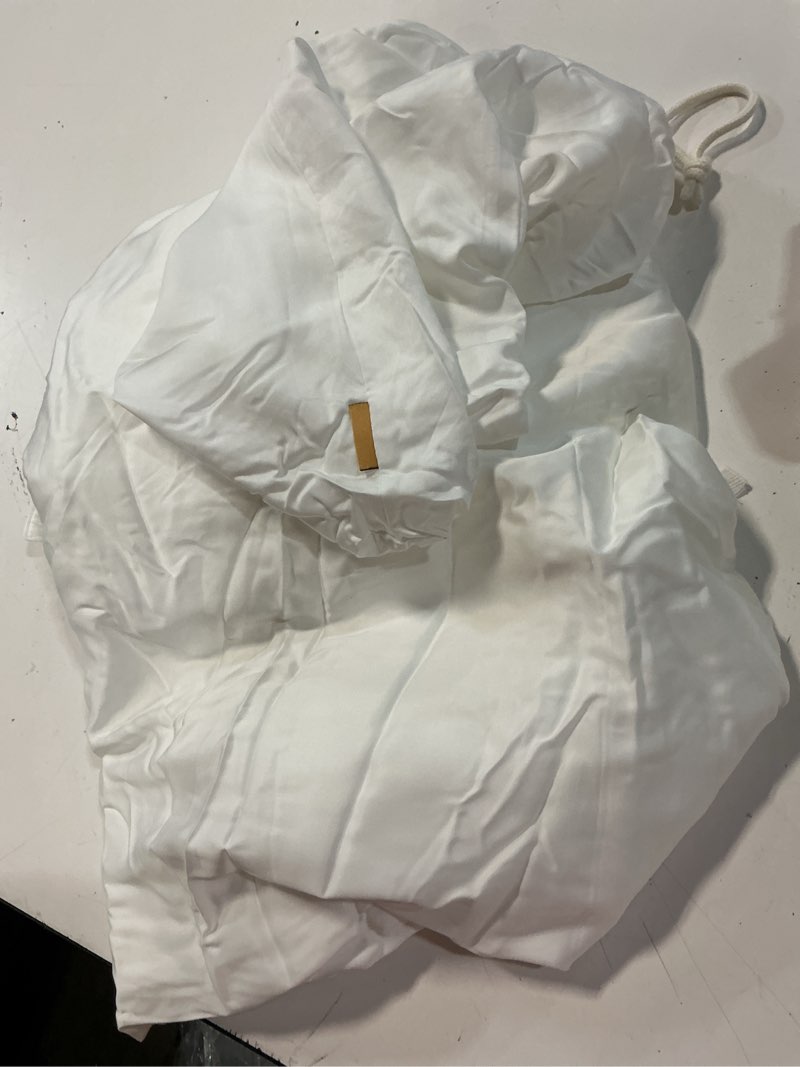 Condition photo showing As Is for incomplete bamboo deluxe bedding bundle, full, white