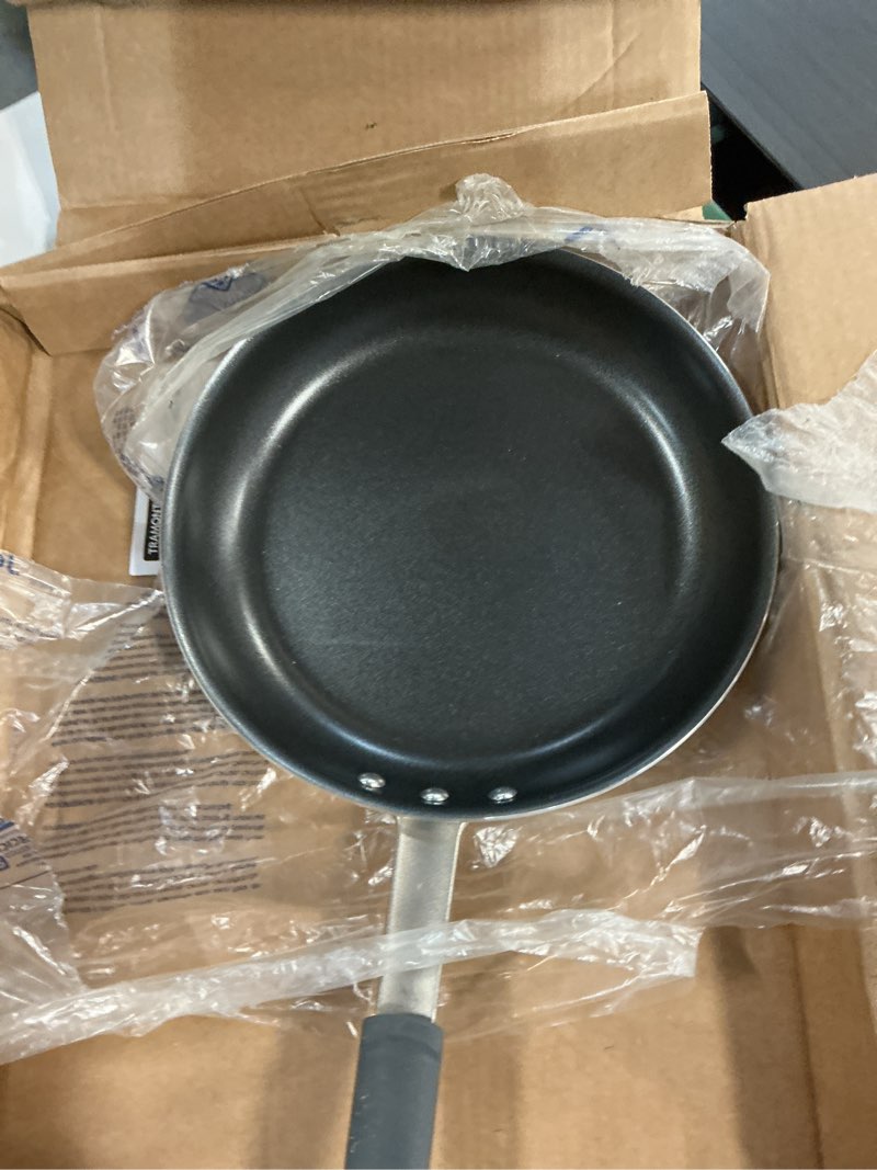 Condition photo showing Good Condition for Tramontina Professional 12-Inch Non Stick Large Frying Pan, Heavy-Gauge Aluminum Skillet with Reinforced Nonstick Coating, Gray Handle, Dishwasher and Oven Safe Nonstick (Gray handle) 12 Inch