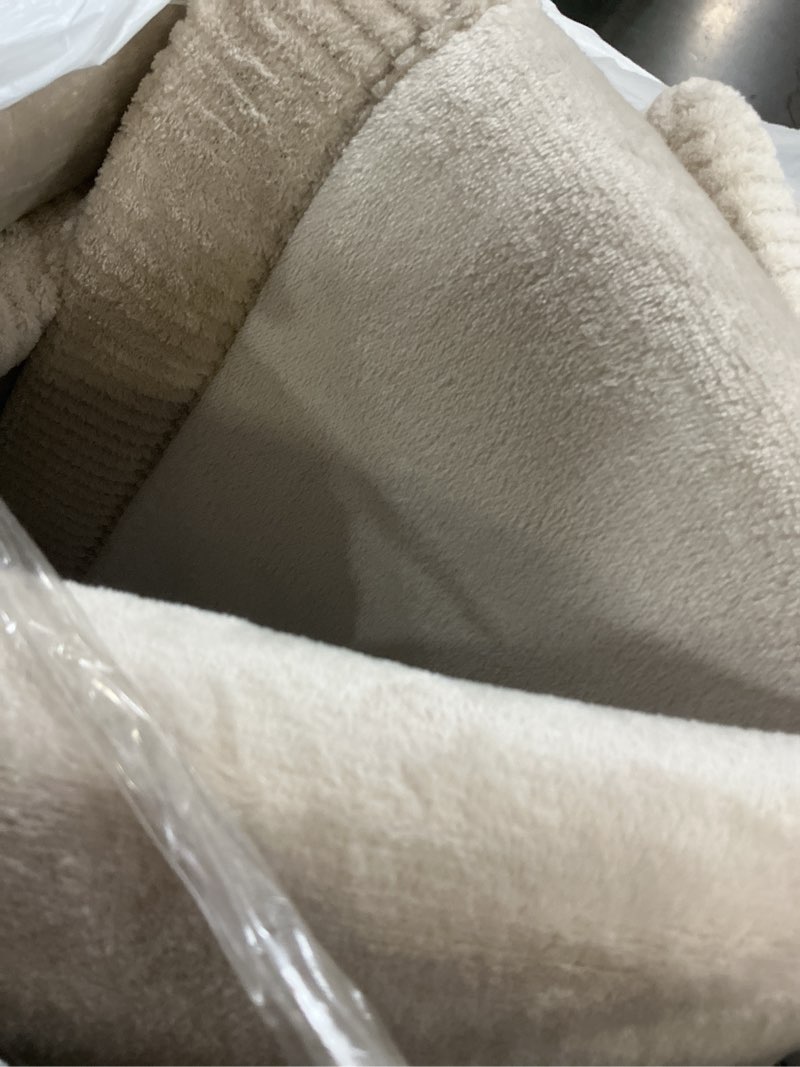 https://lotting-media.assets.bidfta.com/lotting_3aa164ed-f6bd-4080-86cc-dc3a949d0faf