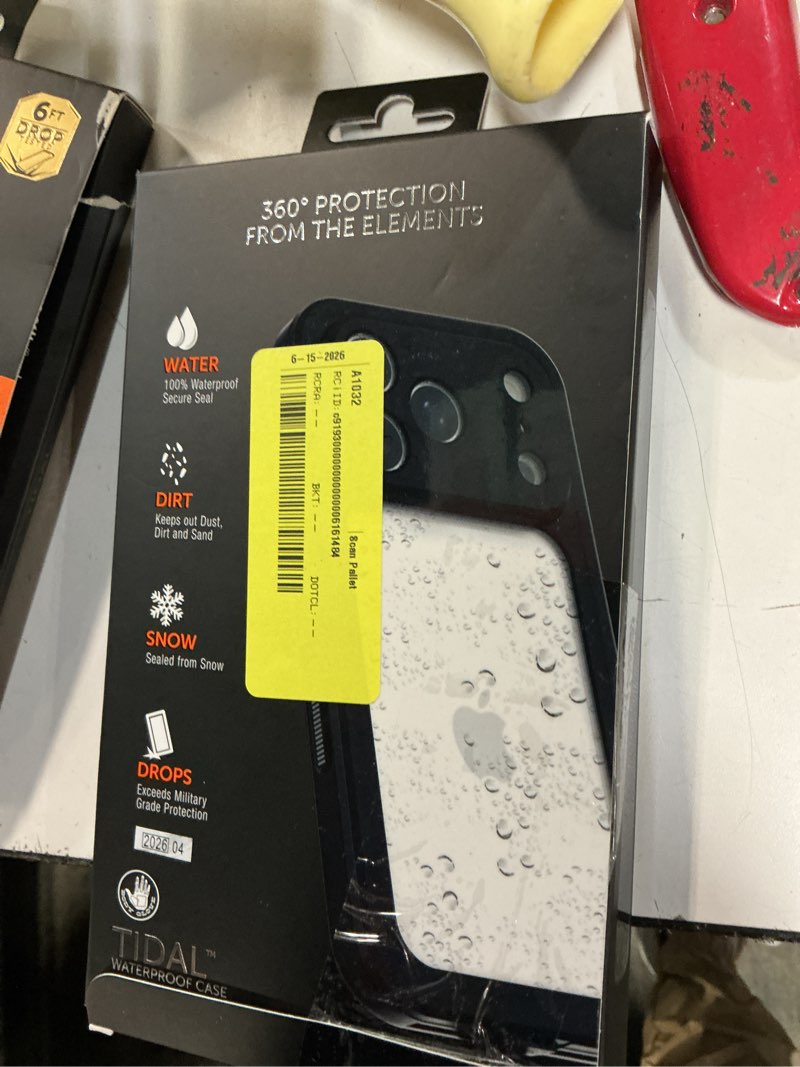 Condition photo showing Good Condition for body glove tidal waterproof phone case for iphone 17 pro - black/clear