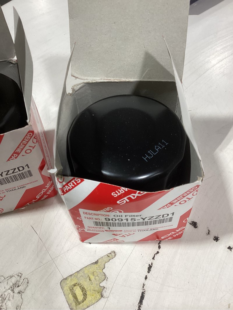 Condition photo showing Good Condition for genuine toyota oil filter