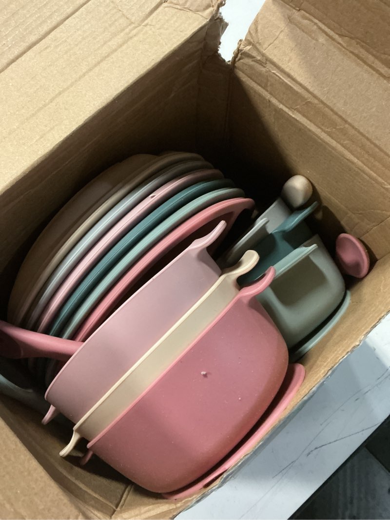 Condition photo showing Good Condition for dandat 24 pcs silicone baby feeding set,6 baby toddler suction bowls 6 divided suction plates with 6
