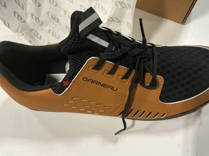 Condition photo showing New/Like New for louis garneau men's deville road bike shoes size eu 43