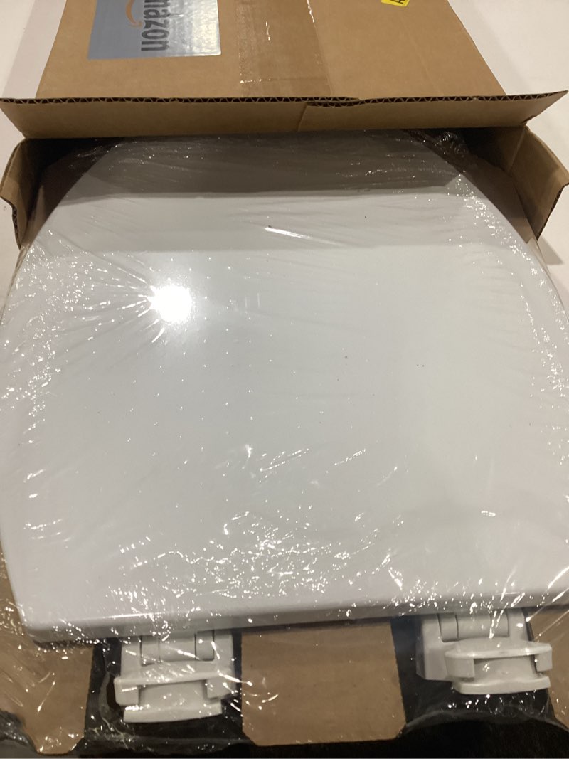 Condition photo showing New/Like New for bemis 1500ec 390 lift-off wood elongated toilet seat, cotton white (pack of 1)