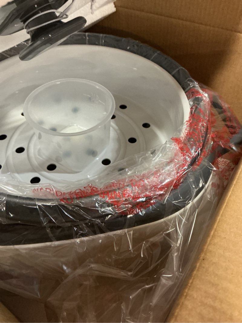 Condition photo showing New/Like New for black+decker rice cooker 14-cup (cooked) with steaming basket, removable non-stick bowl, white