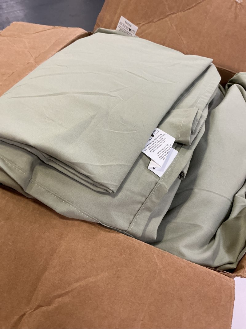 Condition photo showing Good Condition for WRENSONGE Full Size Comforter Set- 7 Pieces Sage Green Bed in a Bag Full Size Comforter with Fitted Sheet, Flat Sheet, 2 Pillow Shams, 2 Pillowcases, Warm Bedding Sets for All Season Sage Green Full(80"*90")