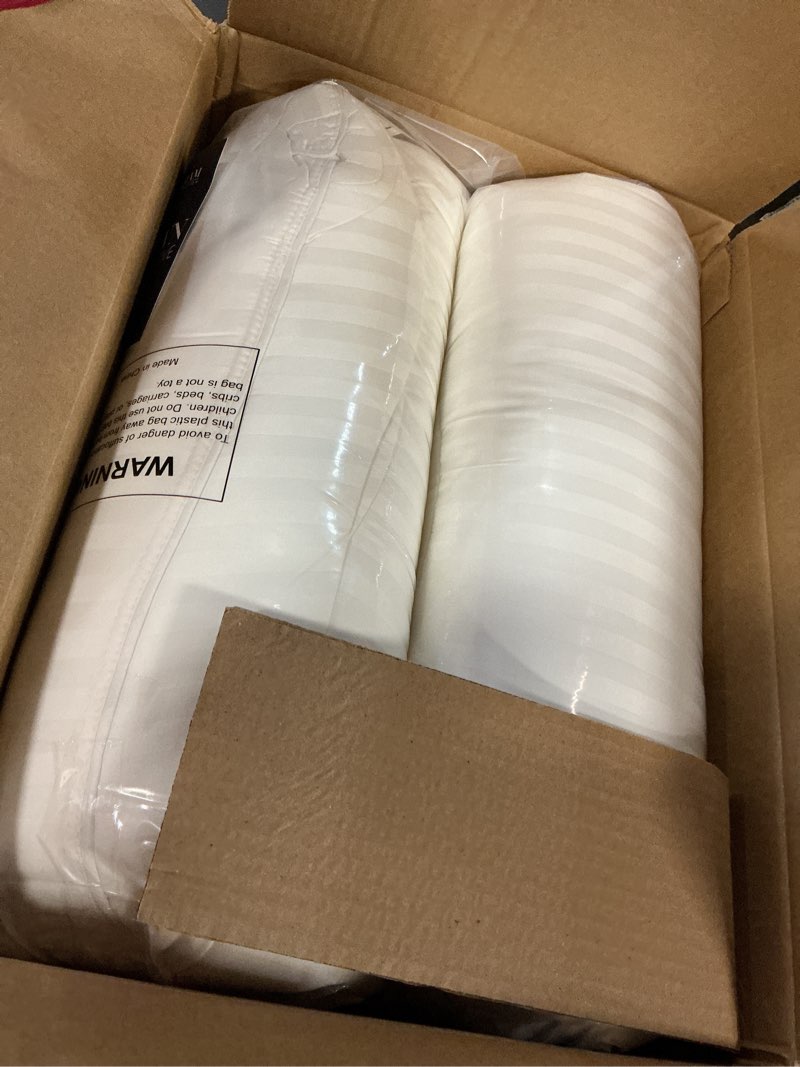 Condition photo showing New/Like New for EIUE Hotel Collection Bed Pillows for Sleeping 2 Pack Queen Size?Pillows for Side and Back Sleepers,Super Soft Down Alternative Microfiber Filled Pillows,20 x 30 Inches White Queen (Pack of 2)
