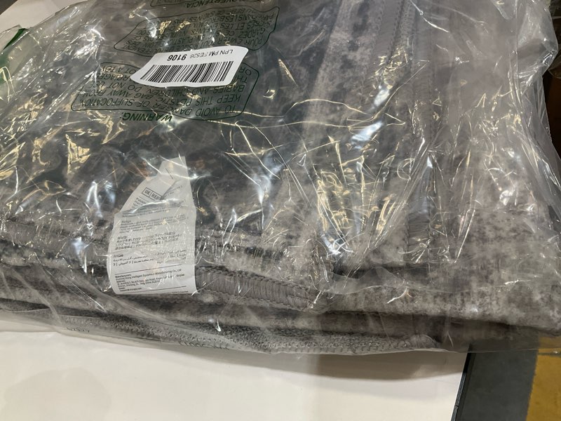 Condition photo showing As Is for NICETOWN Machine Washable 3x5 Area Rugs - Non-Slip Grey Soft Rug with Rubber Back Foldable Lightweig