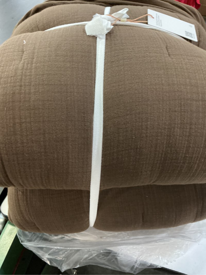 Condition photo showing New/Like New for organic cotton gauze dream quilt, king/cal king, chocolate