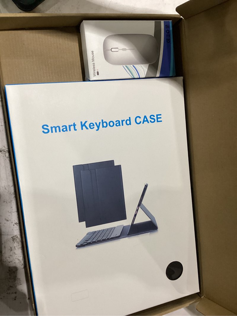 Condition photo showing New/Like New for smart keyboard case 