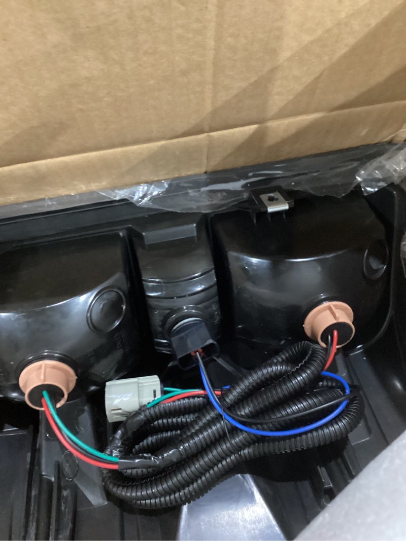 Condition photo showing New/Like New for OLDANI Right Tail Lights for 2014-2019 Chevy Silverado 1500 2500HD 3500HD, 2015-2019 GMC Sierra 3500HD, 2019 Silverado 1500LD, Tail Light Assembly Passenger Side Taillights, Brake Rear Lamp, 1 PC Right Passenger Side