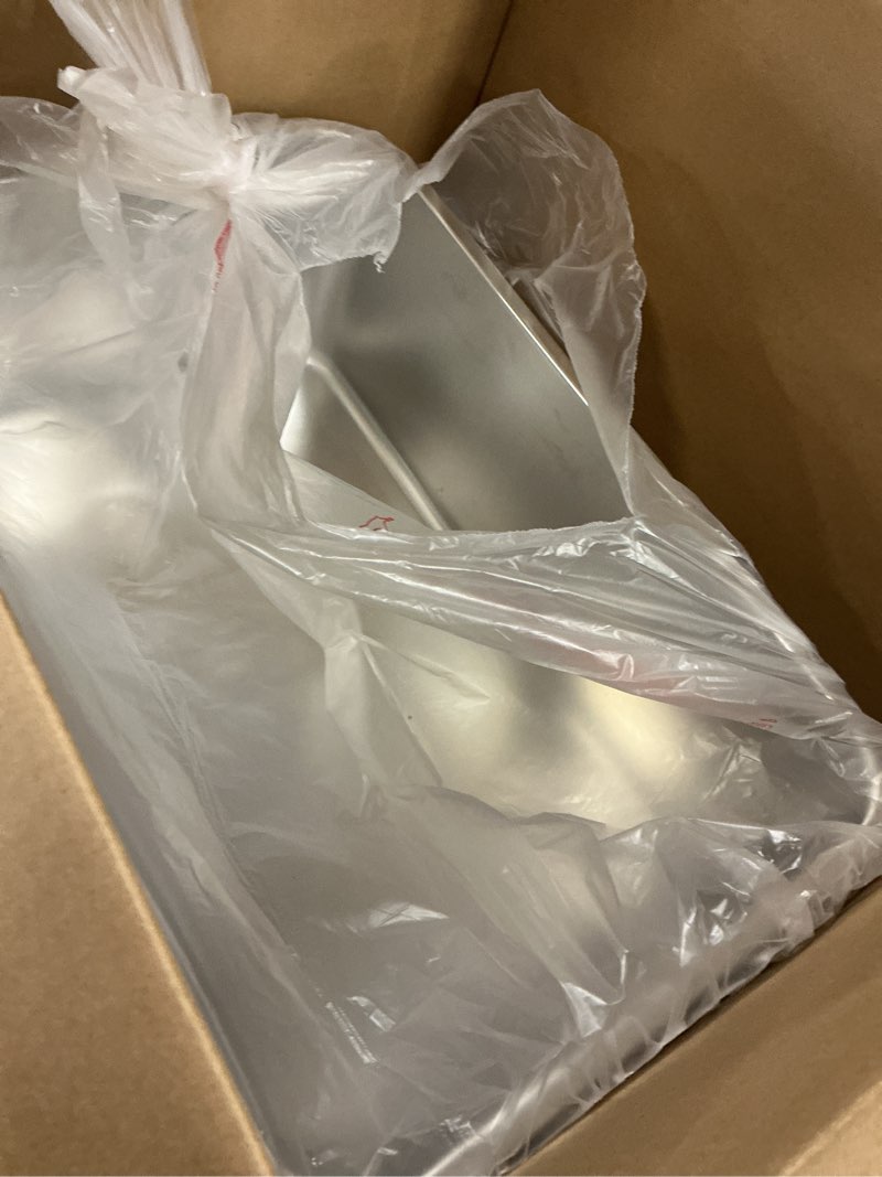 Condition photo showing Good Condition for Kichwit Large Stainless Steel Cat Litter Box with High Sides, Metal Litter Pan for Big Cats, Non Stick Smooth Surface, Easy to Clean (23.4" L x 15.5" W x 7.6" H) 23.4" L x 15.5" W x 7.6" H (without Lid)