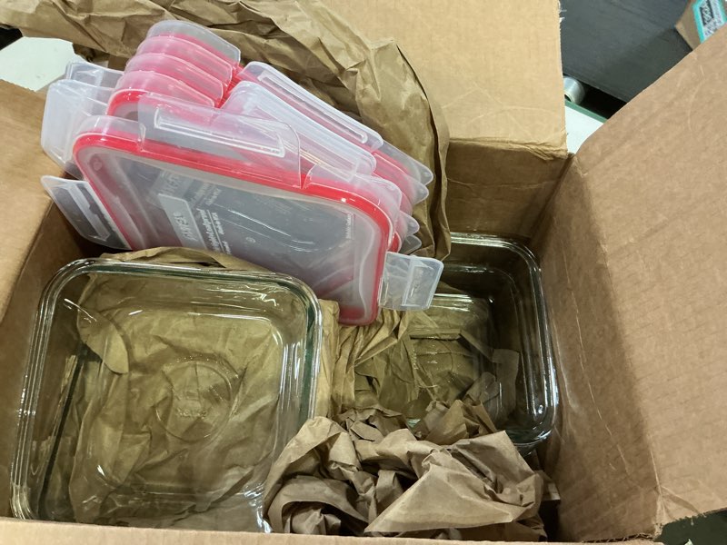 Condition photo showing Good Condition for Pyrex Freshlock (5-Pack, 4 Cup) Glass Food Storage Containers Set, Airtight & Leakproof Locking Lids BPA-Free, Meal Prep Containers Set, Freezer Dishwasher Microwave Safe 5 Pack (4-Cup)