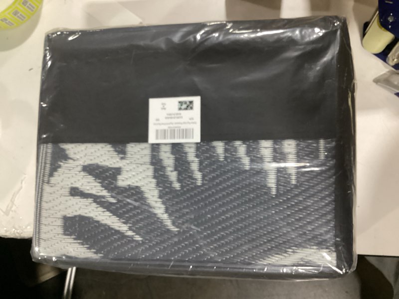 Condition photo showing Good Condition for MontVoo Outdoor Rug 8x10 ft Waterproof Patio Rug-Outdoor Carpet Mat Reversible Plastic Straw Outside Outdoor Rug for RV Camping Picnic Beach Balcony Backyard Pool Deck Porch Farmhouse Floral Black Black&grey 8' x 10' (Rectangular)
