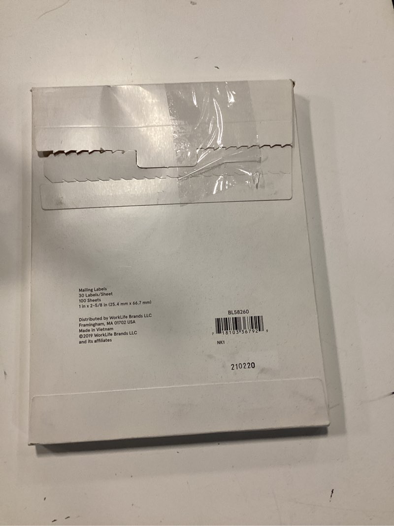 Condition photo showing New/Like New for staples baseline mailing labels white 2500/pack bl58260