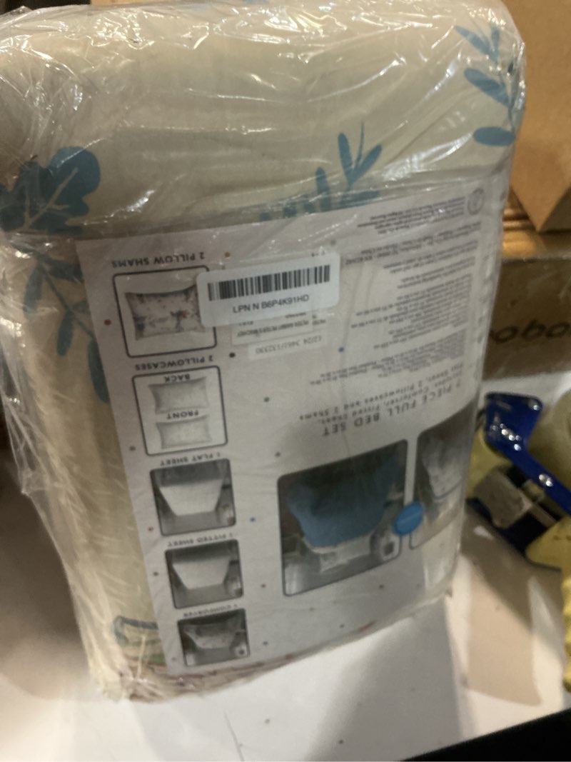 Condition photo showing New/Like New for peter rabbit kids bedding super soft & cozy reversible microfiber comforter and sheet set with sham, 7 piece full size, (officially licensed product) by franco peter rabbit 7 piece full size