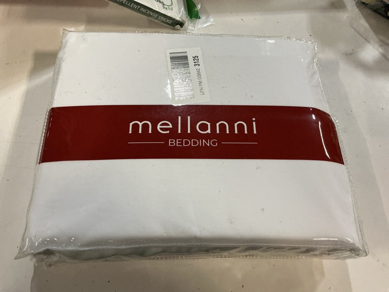 Condition photo showing New/Like New for mellanni full sheets set - 4 pc iconic collection bedding - hotel luxury, extra soft, cooling bed sheets - wrinkle, fade, stain resistant (full, white) 1102 white full