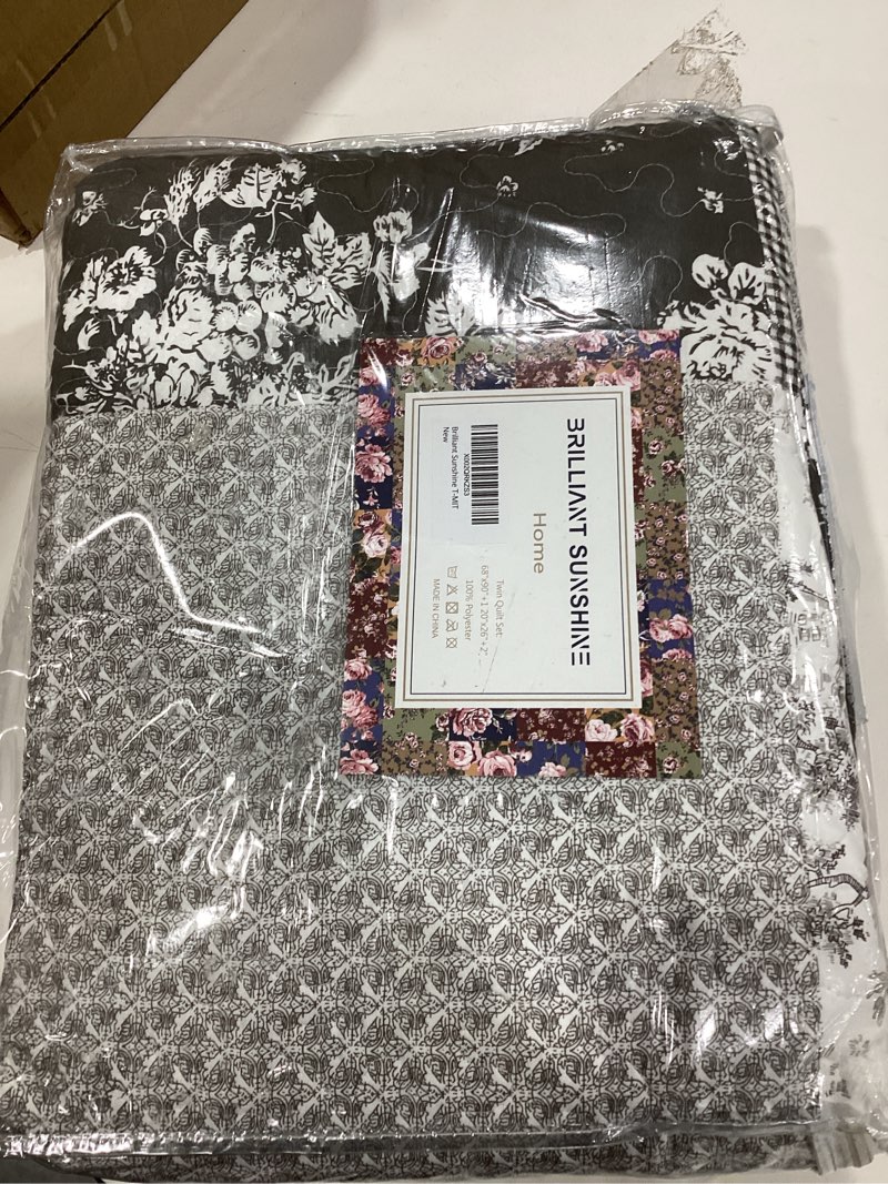 Condition photo showing New/Like New for Brilliant Sunshine Grey Toile Floral Patchwork, 3-Piece Quilt Set with 2 Shams, Reversible Bedspread, Soft Lightweight Coverlet, All-Season, Full/Queen, Grey Grey White Quilt Set Queen