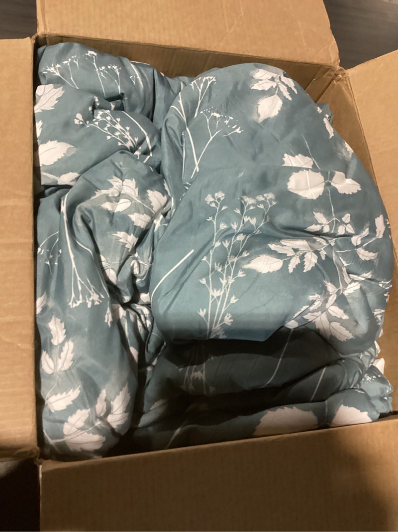 Condition photo showing Good Condition for Bedsure Queen Comforter Set - 7 Pieces Floral Mineral Blue Soft Bedding Sets, Queen Bed in a Bag with Botanical Flowers Comforter, Sheets, Pillowcases & Shams 08 - Mineral Blue Floral Queen