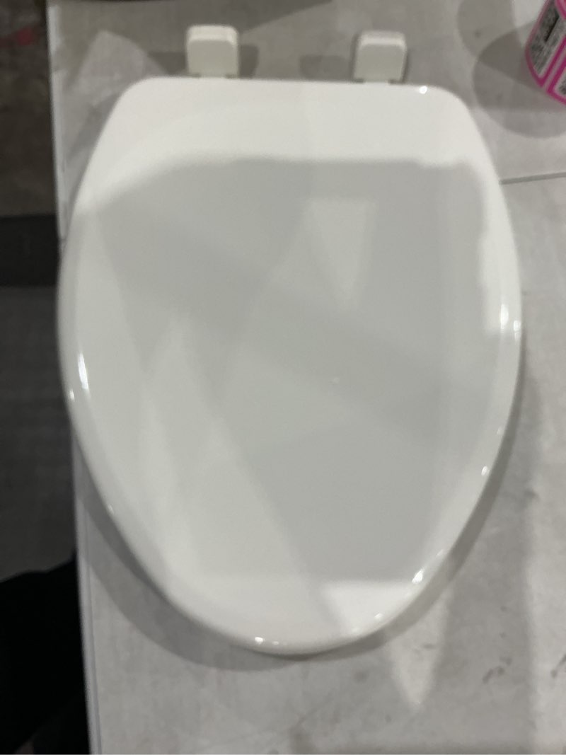 Condition photo showing Good Condition for https://us.amazon.com/white-toilet-seat-streamside-elongated/dp/b08krcl29t