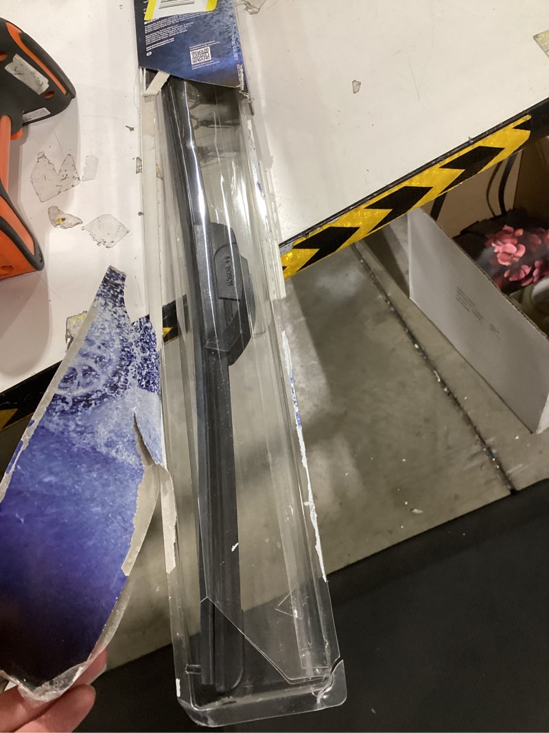 Condition photo showing Good Condition for bosch 18oe icon premium beam wiper blade; 18" - single
