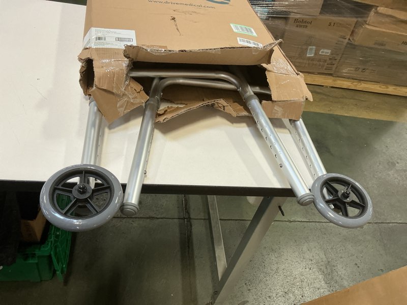 Condition photo showing Good Condition for Walker Adlt 2but w/5 whl.1/ea