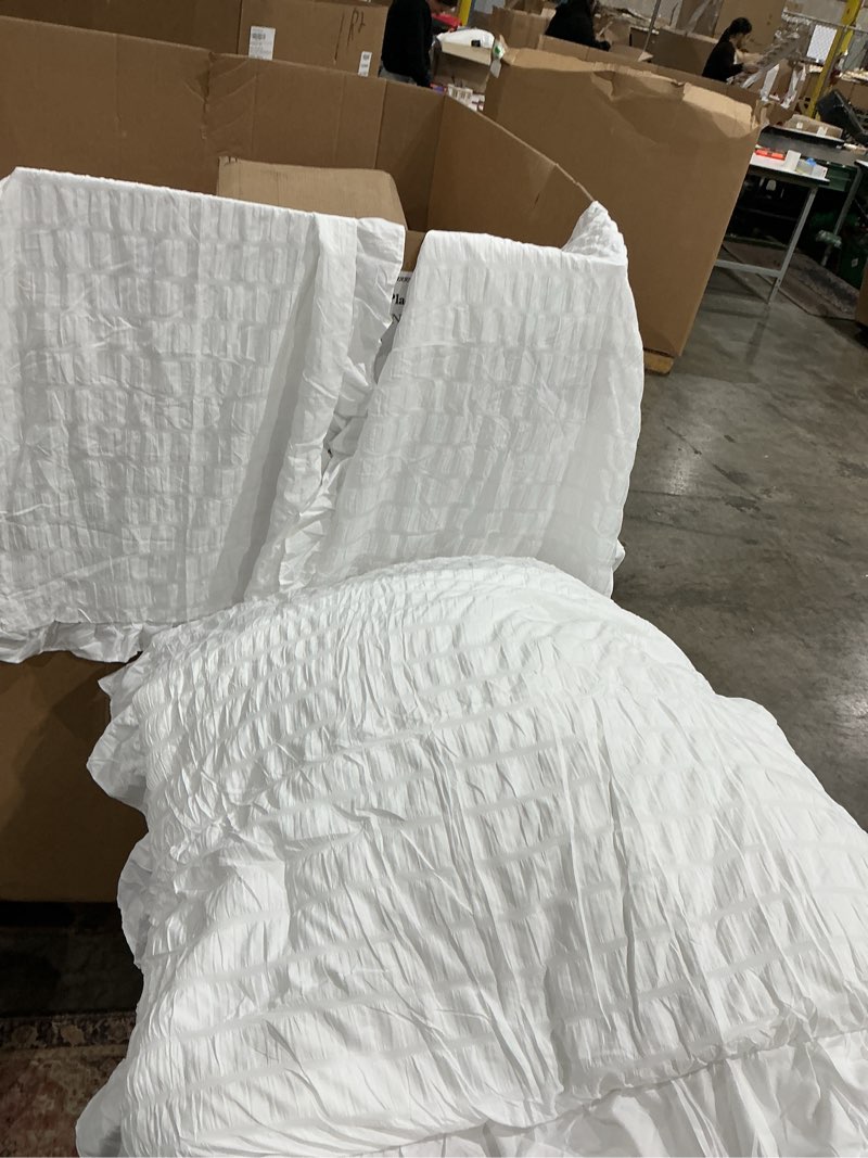 Condition photo showing Good Condition for similar duvet cover sets, korean ruffles quilted summer blanket princess pleated solid queen quilts soft skin-friendly thin comforter set or single 3pcs)
