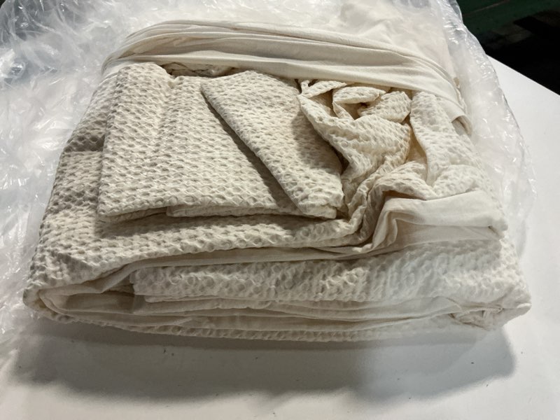 Condition photo showing Good Condition for organic luxe honeycomb duvet cover, full/queen, undyed