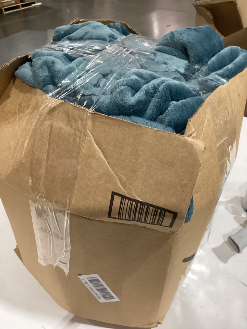 Condition photo showing Good Condition for monbix fluffy king size comforter set – 3 piece cozy sherpa comforter king size teal, winter warm fl